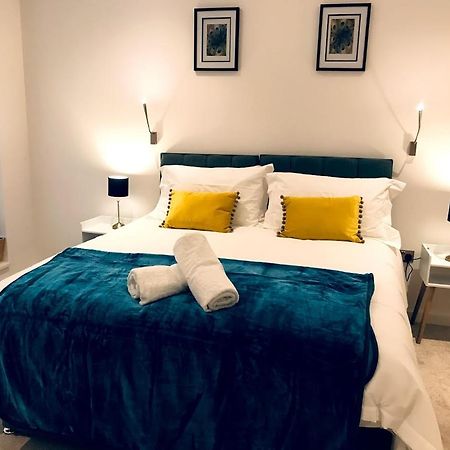 Maplewood Luxurious One-Bed Flat With Free Parking Hotel St Albans Bagian luar foto