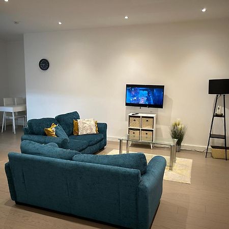 Maplewood Luxurious One-Bed Flat With Free Parking Hotel St Albans Bagian luar foto