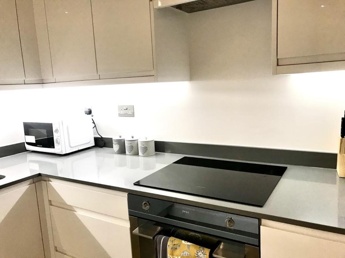 Maplewood Luxurious One-Bed Flat With Free Parking Hotel St Albans Bagian luar foto